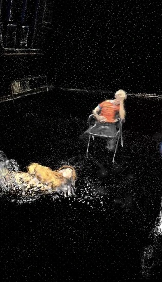 Une silhouette et des objets transform&eacute;s en point cloud sur fond noir.