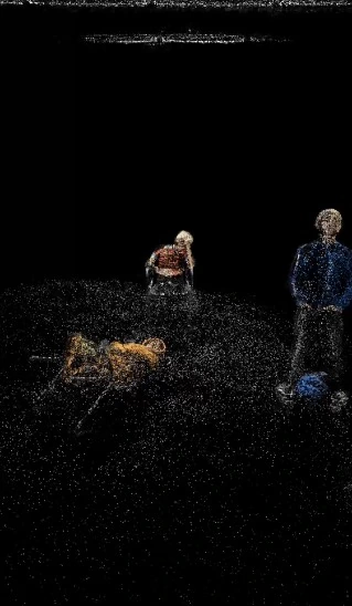 Plusieurs silhouettes apparaissent sous forme de point cloud dans l&rsquo;espace.